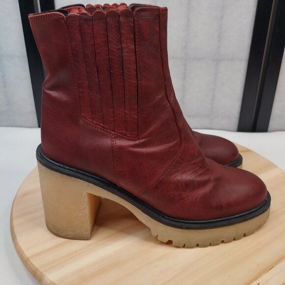 FREE PEOPLE Cheslea Cherry Chocolate Leather Lug Ankle Boots Women EU39 / US8.5 - Picture 2 of 16